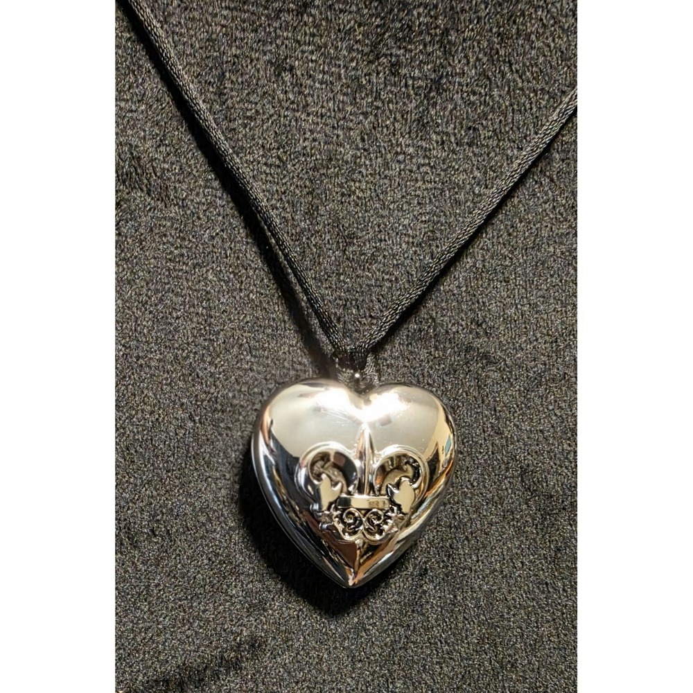 Avon Outspoken Fergie Solid Perfume Fleur De Lis Heart Pendant Cord Necklace